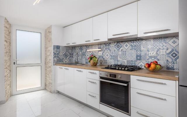 House Bajota with terrace and sea view