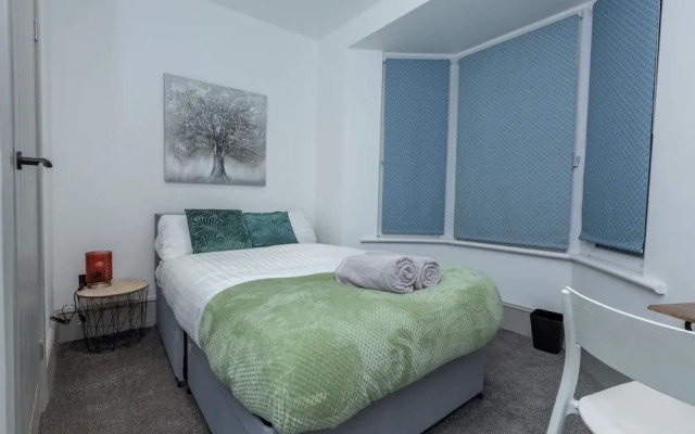 Cozy House In Medway-sleeps10-garden-freeparking