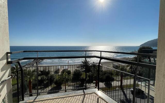 [Rivamare] 3 Locali di fronte al Mare