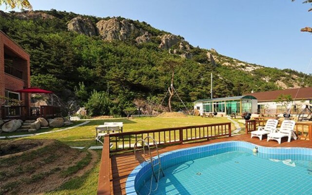 Yeongdeok Green Garden Pension