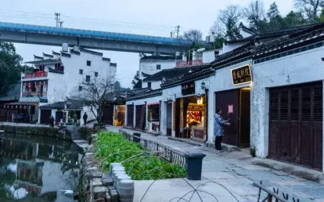 Wuyuan Likeng Qingfeng Courtyard