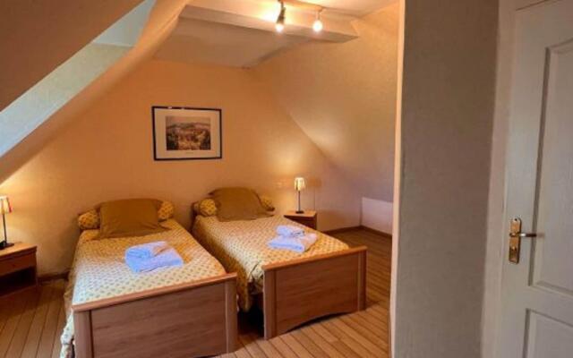 Pleasant holiday home in Clohars-Carnoët with garden