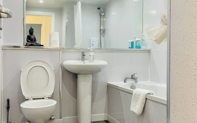 Modern 2 bed Apartment Near City Centre