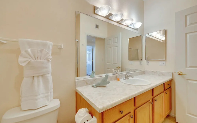 Sunny First-floor Phoenix Condo w/ Community Pool