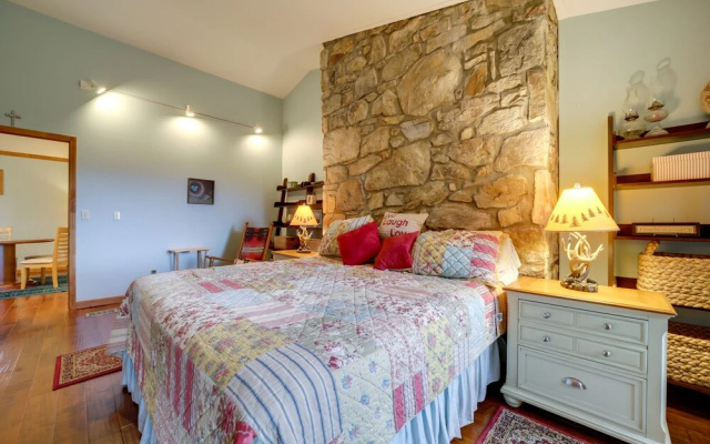 Robbinsville Vacation Rental w/ Covered Balcony
