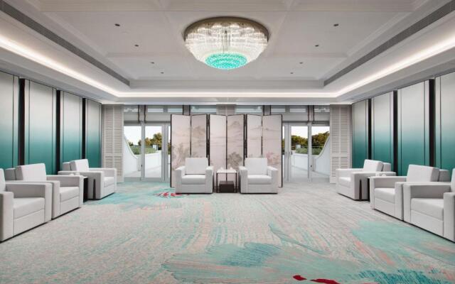 Xiamen International Seaside Hotel (hotel corridor leads to the stone exhibition hall)