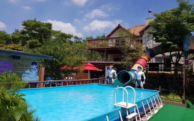 Gaypeong Smuff House Dokchae Pension