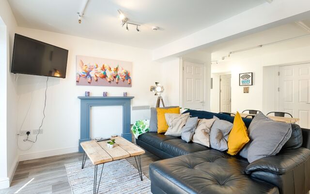 The Nook Close To Swansea Marina
