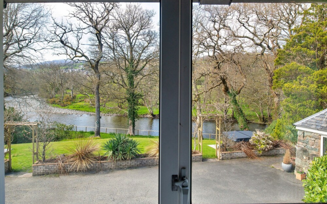 Riverside Holiday Home in Dolgellau, No Deposit