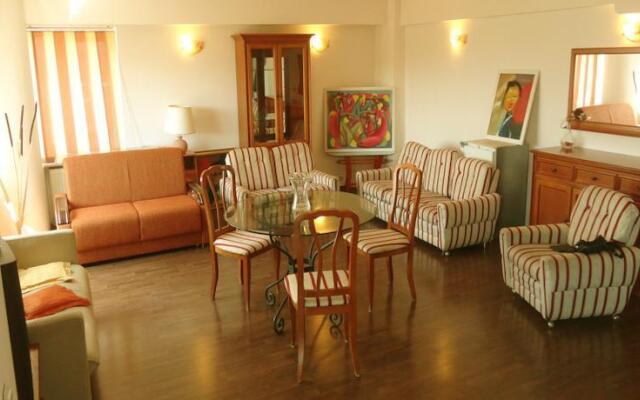 Flo Apartments
