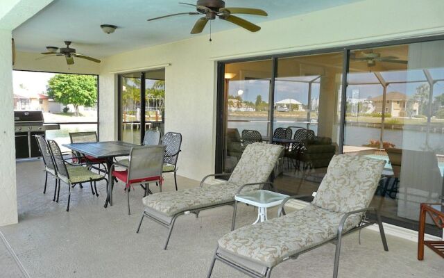 Pet-friendly Waterfront Home on key lot With View