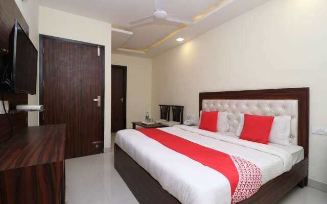 OYO 28646 Hotel Golden Heart