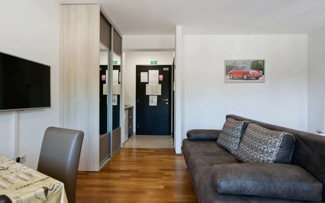 Modern Apartment in Drvenik With Balcony