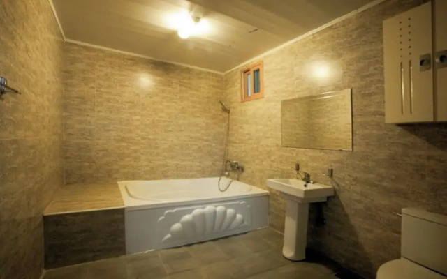 Jeju Sanbangsan Tansan Oncheon Pension