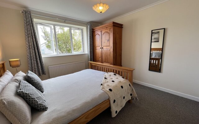 3 Bedroom Bungalow Moelfre- Private Garden,parking