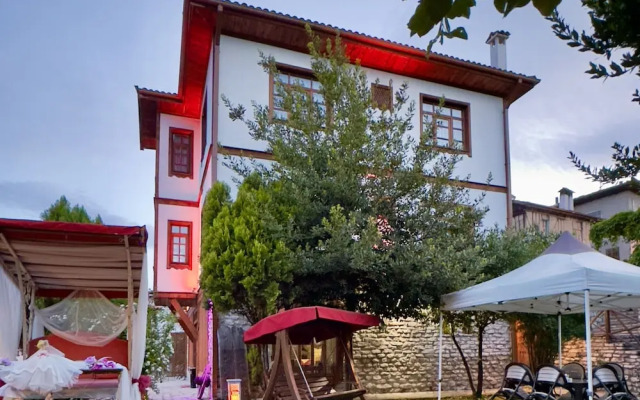 Akce Konaklari