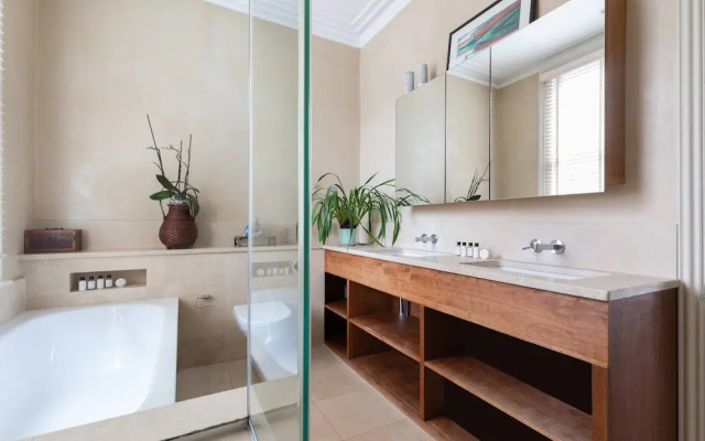Poplar Grove II by Onefinestay