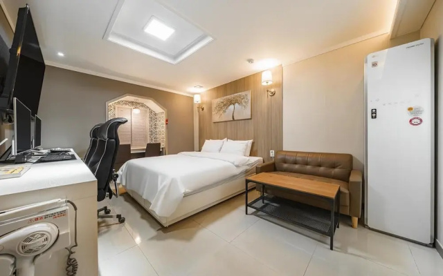 Hwagok CL Hotel
