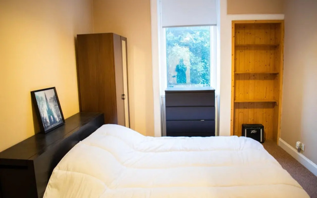 Fantastic 1 Bed Home by Leith Walk - Sleeps 3