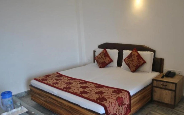 Goroomgo Mahaluxmi Palace Katra