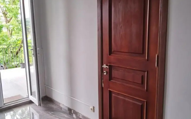 Ninoshvili Street Apartment