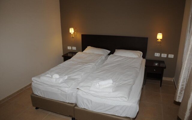 Kibbutz Tiratzvi - Country Lodging