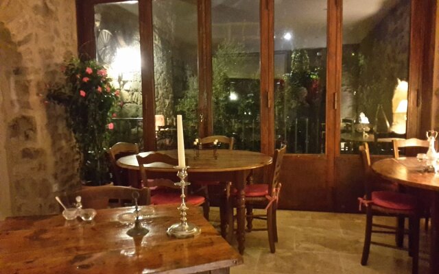 Chambre et table dhôtes le Roc sur lOrbieu