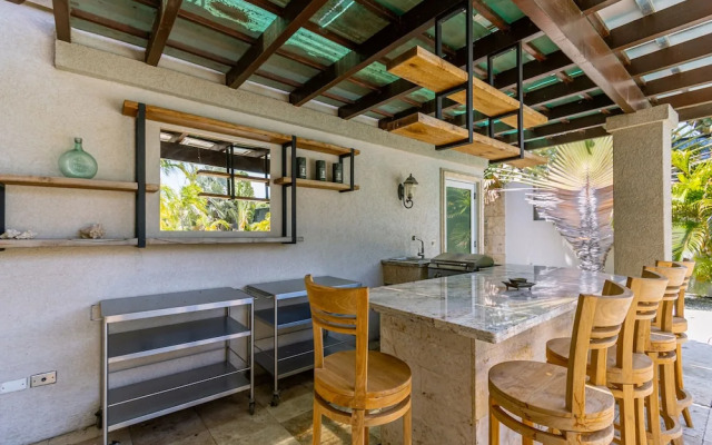 Upscale Ocean View Villa With Pool + Outdoor Kitchen