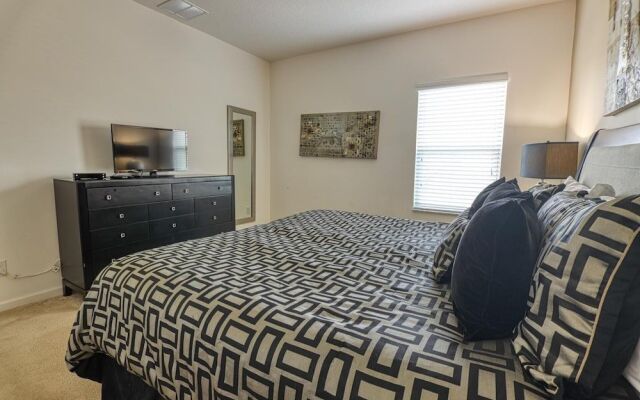 Ralph's 7 Bed Solterra Vacation Home