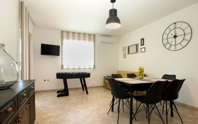 Apartment 1868