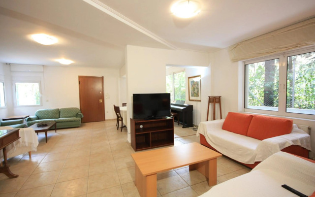 Park View Apartment with Garden 120m