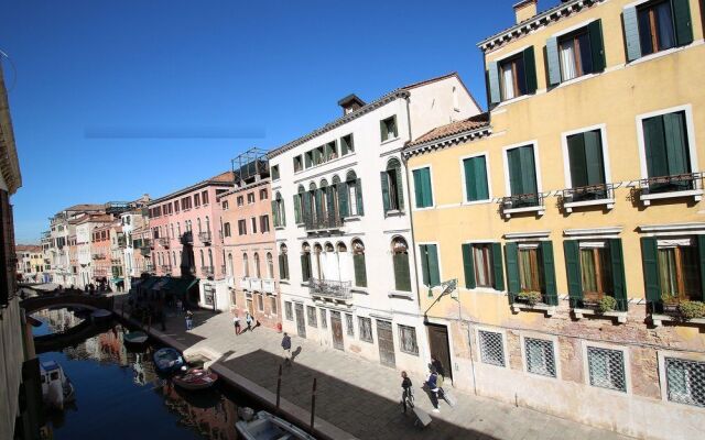 SUNNY Ghetto canal