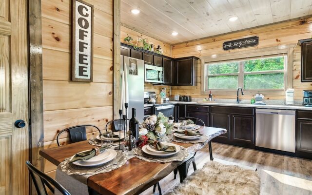 Eagle Splash Vista| Pool Projector, Pet Friendly, Game Room