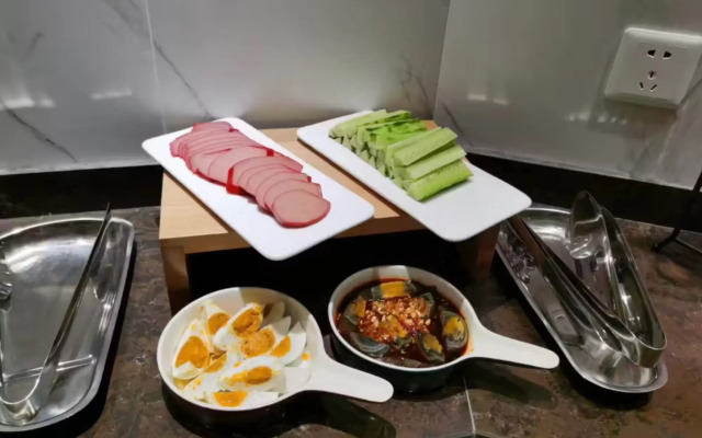 Yitel Collection (Shanghai Hongqiao Gubei Road, Yili Road Metro Station)