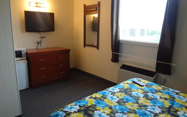 Empress Inn and Suites by The Falls