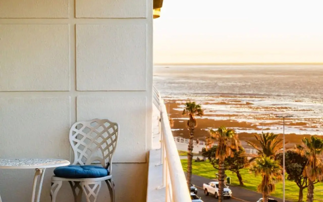 Stunning 3-bedroom Sea Point Retreat Marin