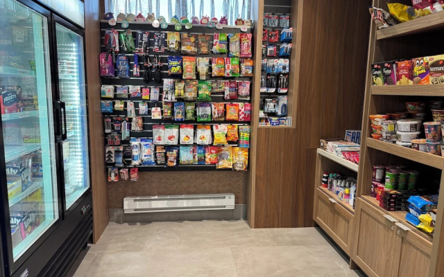 Newmarket Hotel & Suites