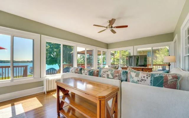 Riverfront St Clair Home - Walk to Downtown!