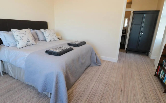 Whinstones at 4 The Villas