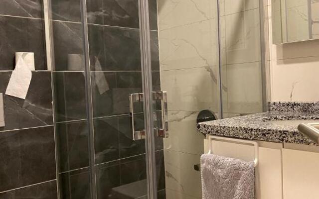 cozy 2 bedroom condo with pool and amenities