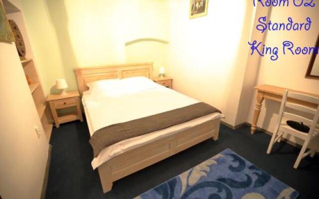 4 Rooms Piata Sfatului