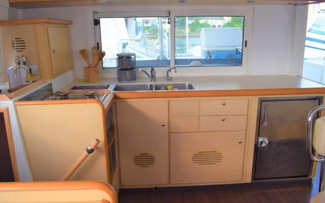 Catamaran Lagoon by Veleros Colombia