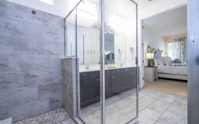 Spacious 6-bedroom Retreat Near Disney Parks