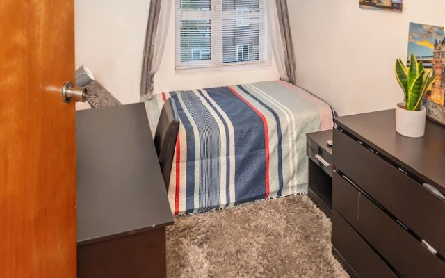 Room-charming London Guest Room With Gar