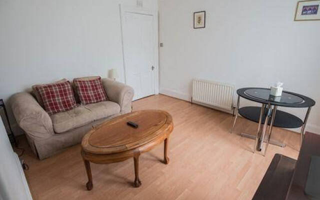 Crown Apartment