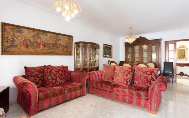 Home2Book Spacious Classic Design Apartment Center