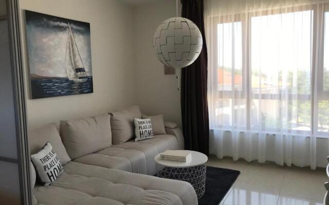 Paradise Bay D8 Apartment