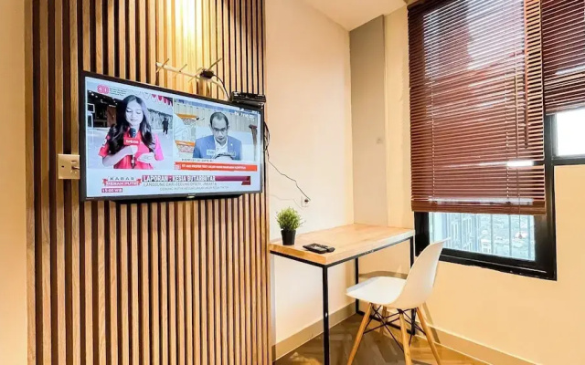 Wooden Nest 2Br Without Living Room At Evenciio Margonda Apartment