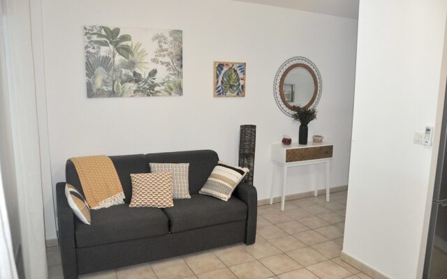 Apartment with One Bedroom in Saint-Pierre, with Shared Pool, Furnished Terrace And Wifi - 700 M From the Beach