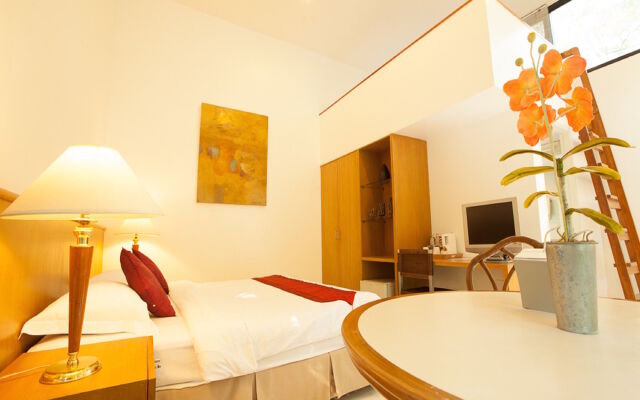 Nern Chalet Beachfront Hotel